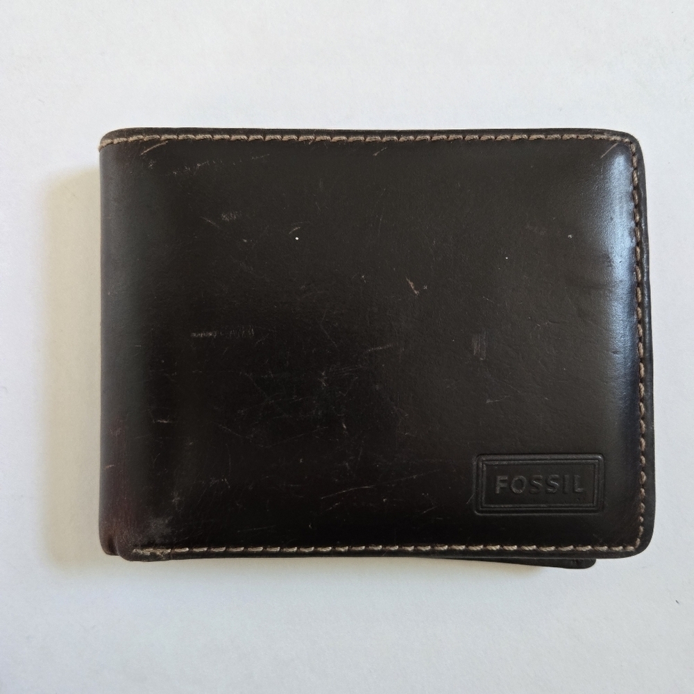 Fossil Bi-fold mens dark brown leather wallet 4 card slots